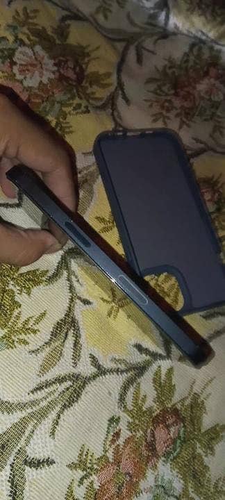 Apple iPhone 13 7