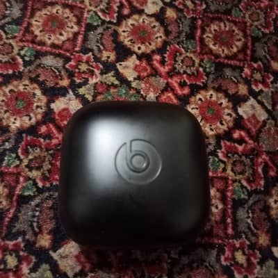 Apple power beats pro original from australia. mint condition.