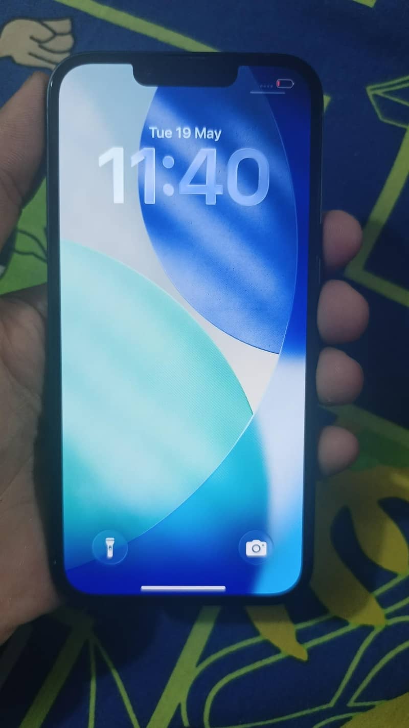 Apple iPhone 16e 1