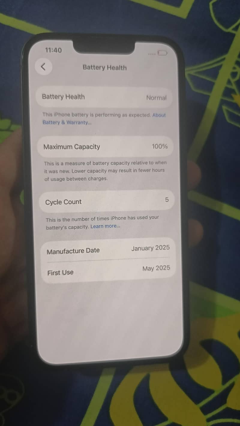 Apple iPhone 16e 3