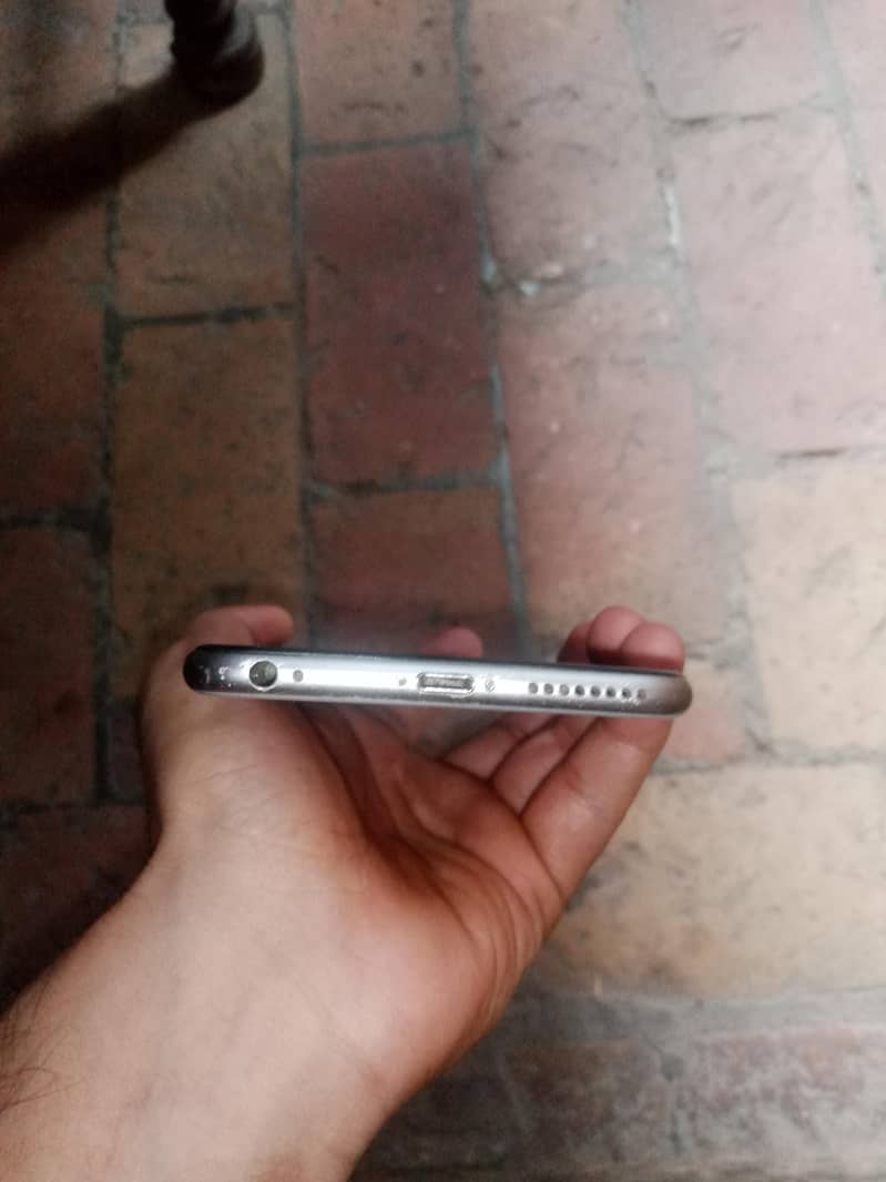 Apple iPhone 6S Plus 4