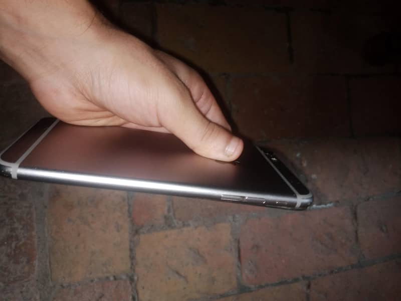 Apple iPhone 6S Plus 5