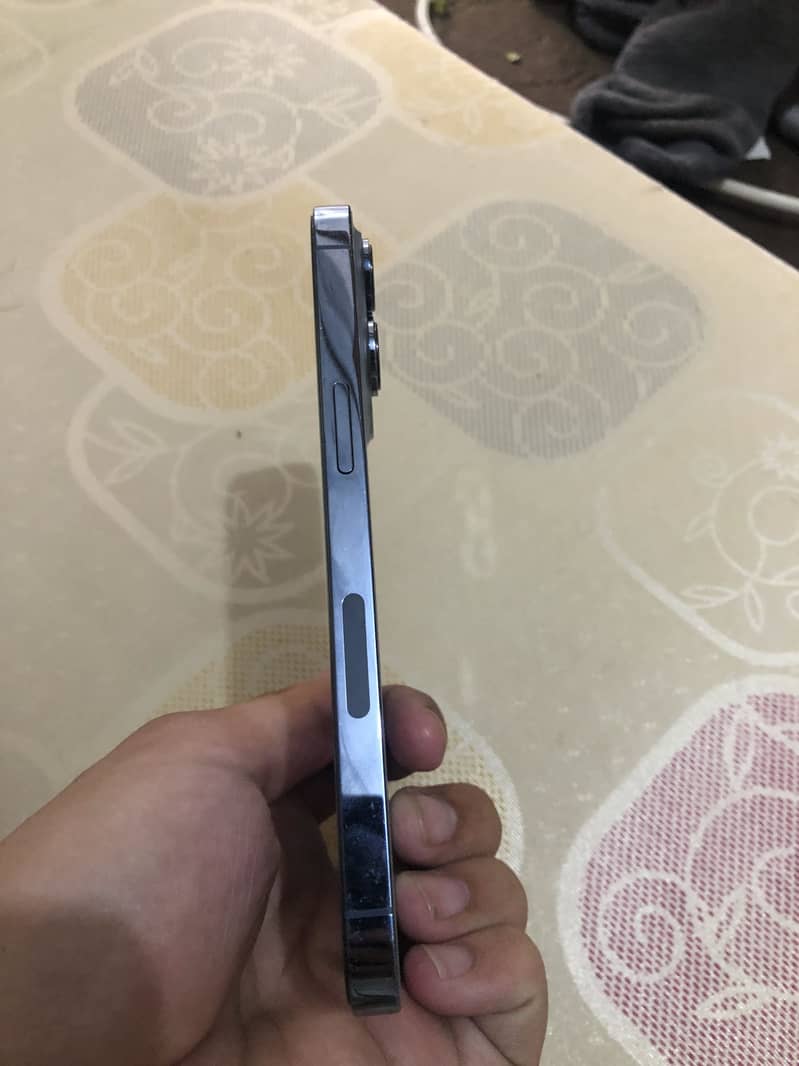 Apple iPhone 13 Pro 2