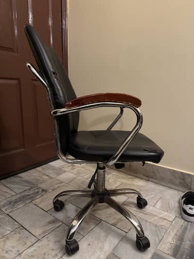 Adjustable Rolling Office Chair – Height & Back Support Adjustable