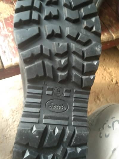 Service shoes number 9 L