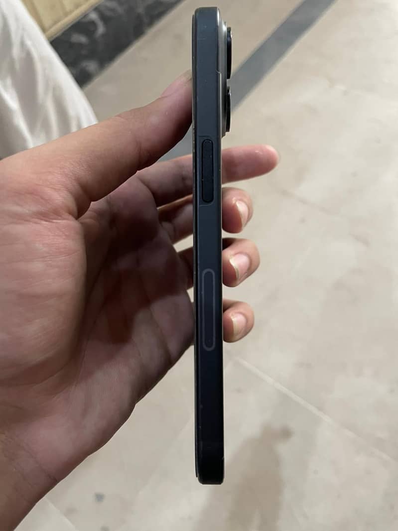 Apple iPhone 15 4