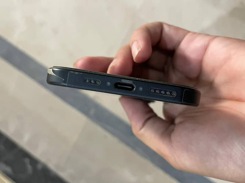 Apple iPhone 15 7
