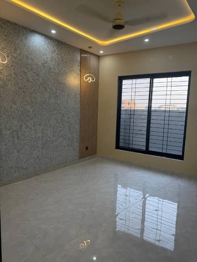7 Marla Beautiful House in Bahria Town Lahore