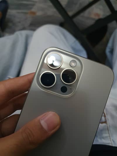 Apple iPhone 15 Pro Max dot