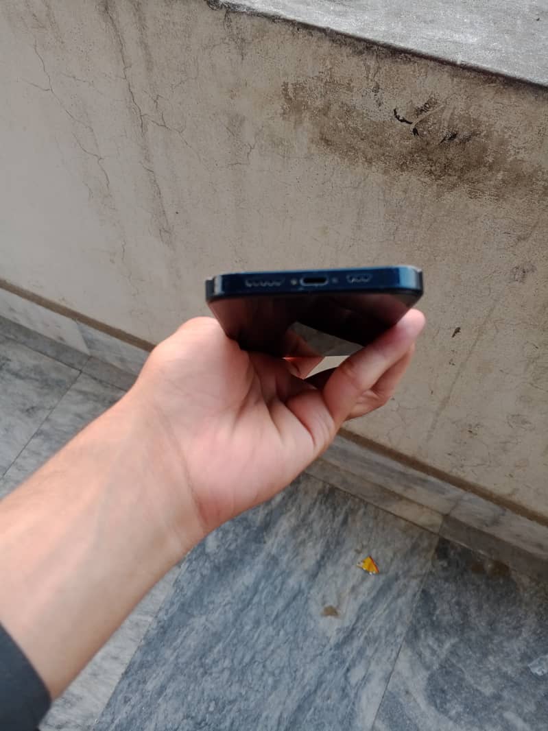 Apple iPhone 13 2