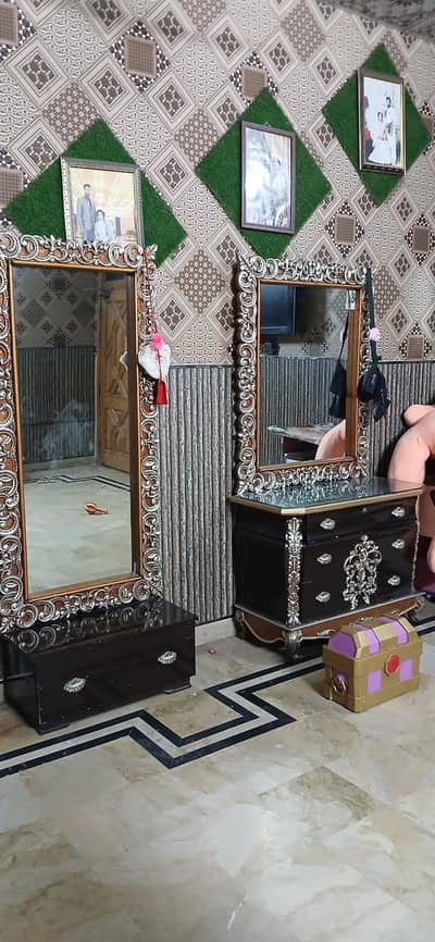 bed set and dressing tble one long mirror