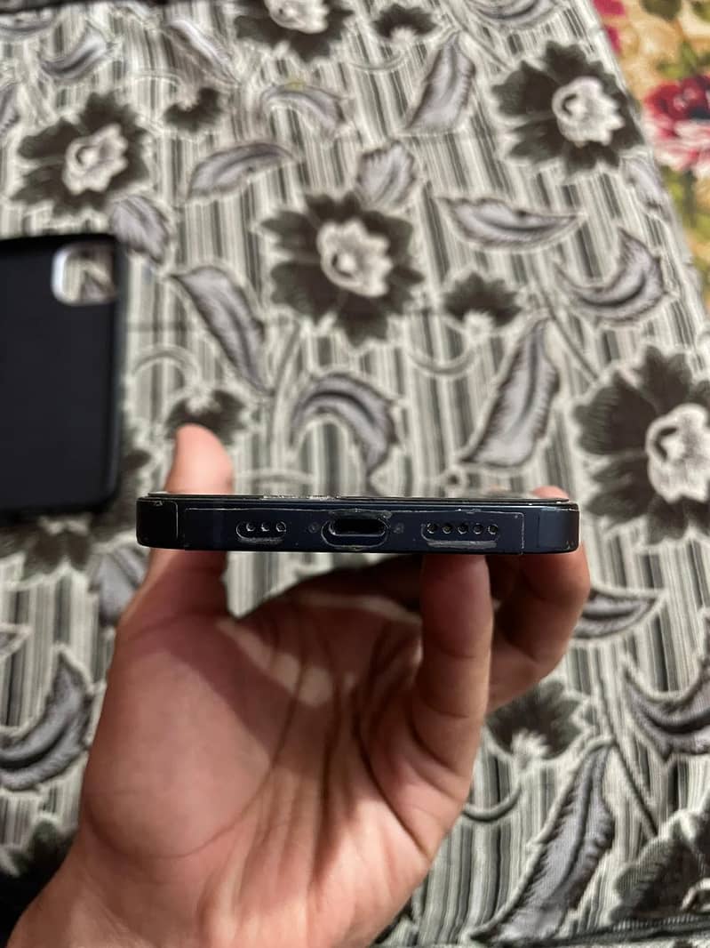 Apple iPhone 13 3