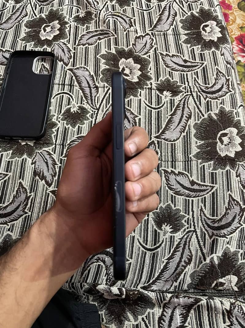 Apple iPhone 13 6