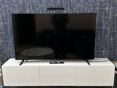 TCL 50" Model P635 + Tv Console