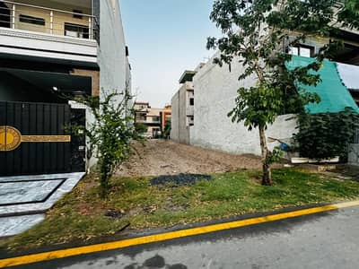 5 MARLA PLOT NEAR TO ENTRANCE SOCIETY GATE AVAILABLE FOR SALE AT PRIME LOCATION OF JADE EXTENSION BLOCK