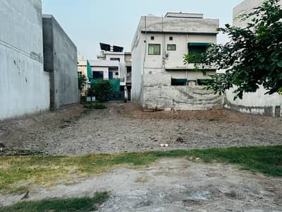 FULL POSSESSION PAID+TRANSFER FREE (3 SIDED COVERED) BUILDER LOCATION 5 MARLA ROAD LEVEL PLOT AVAILABLE FOR SALE AT PRIME LOCATION OF TOPAZ EXTENSION BLOCK PARK VIEW CITY LHR