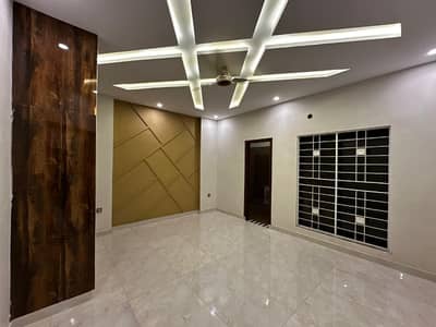 (GASS WAPDA) 10 MARLA UPPER PORTION WITH 3 BEDS ATTACHED 3 BATHS AVAILABLE FOR RENT