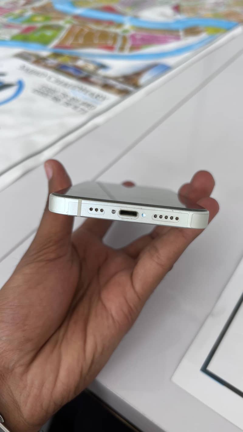 Apple iPhone 13 2