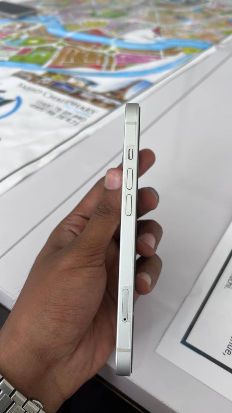 Apple iPhone 13 3