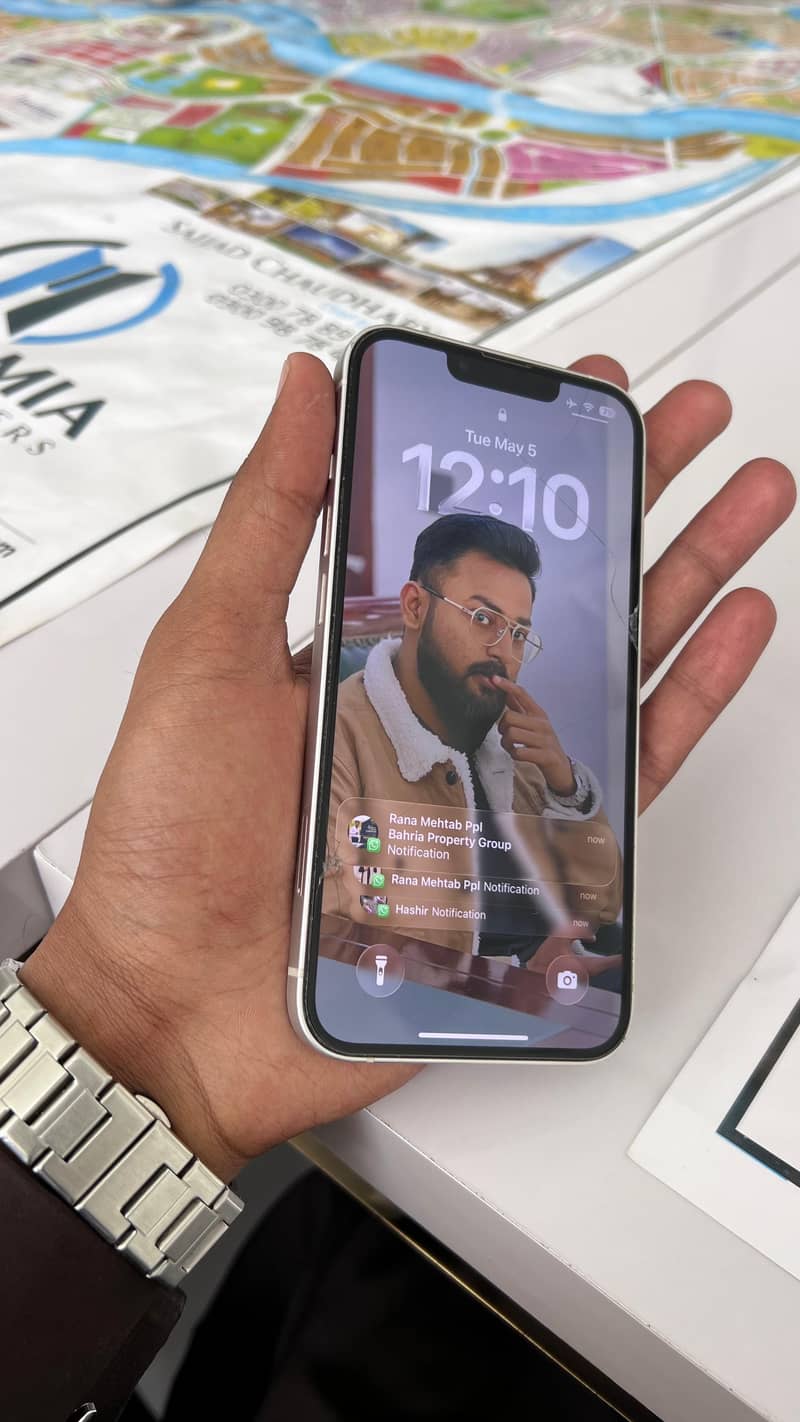 Apple iPhone 13 5