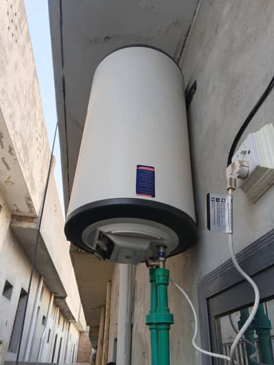 Beetro 80 Liter Electric Geyser within warranty