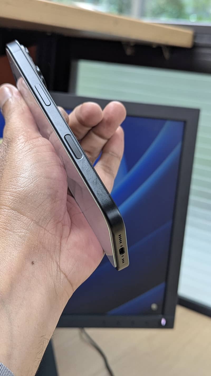 Apple iPhone 16 2