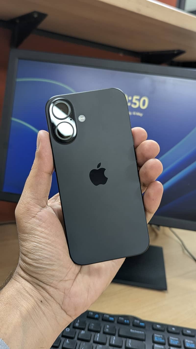 Apple iPhone 16 4