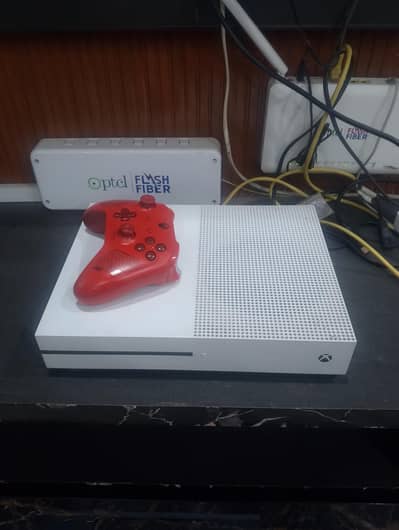 used Xbox one s 500gb with special edition red coloured controller