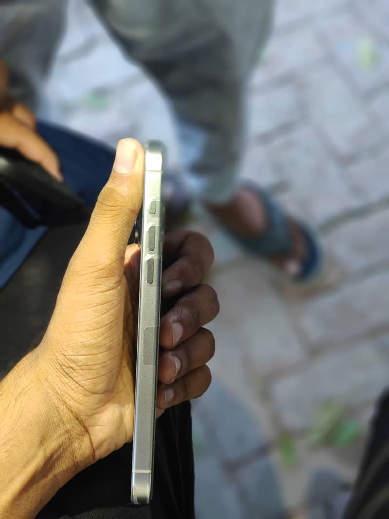 IPhone 15 Pro Max 3