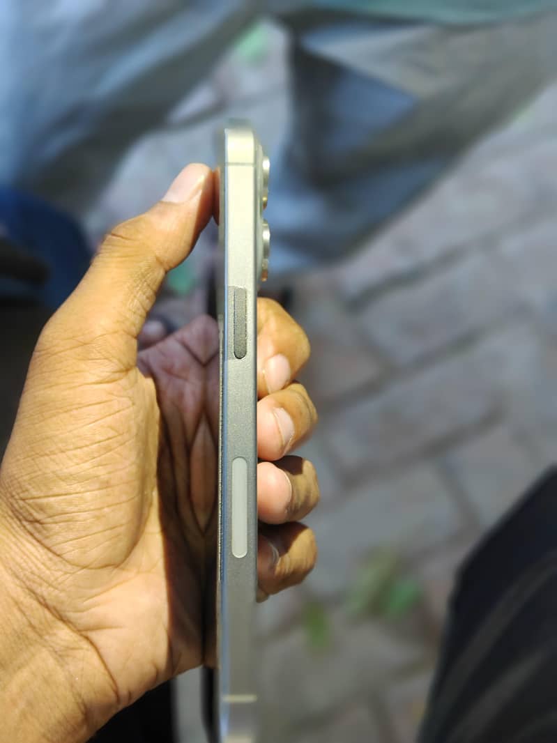 IPhone 15 Pro Max 4