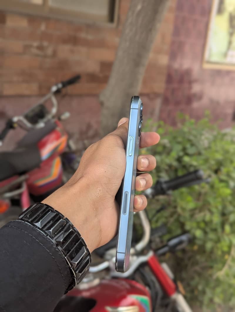 Apple iPhone 13 Pro Max 3