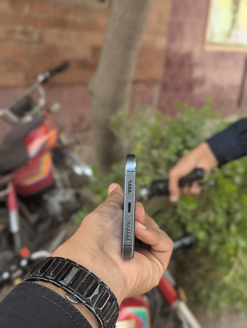 Apple iPhone 13 Pro Max 8