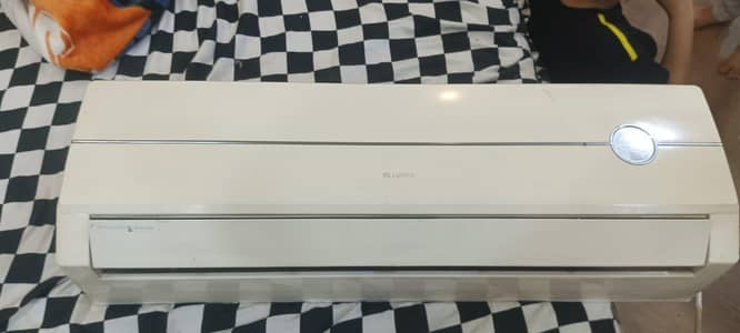 Gree AC with 100% Cooling and working