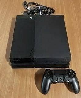 Playstation 4 500 GB with. 2 games and 1 controller