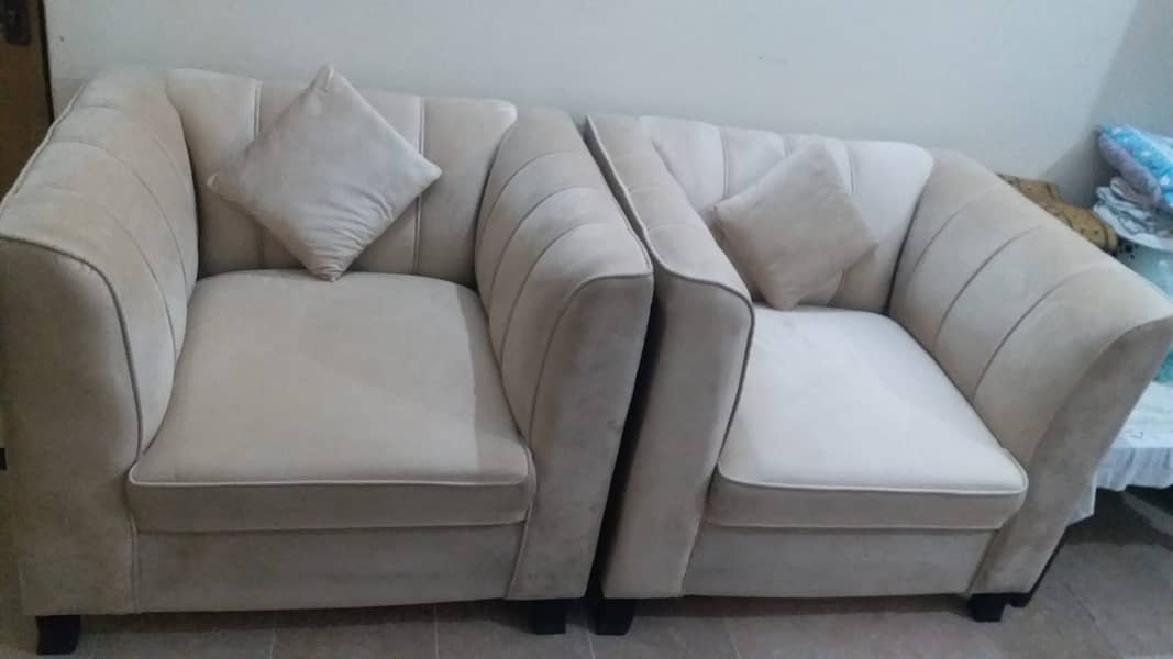 5 Seaters Sofa. 6