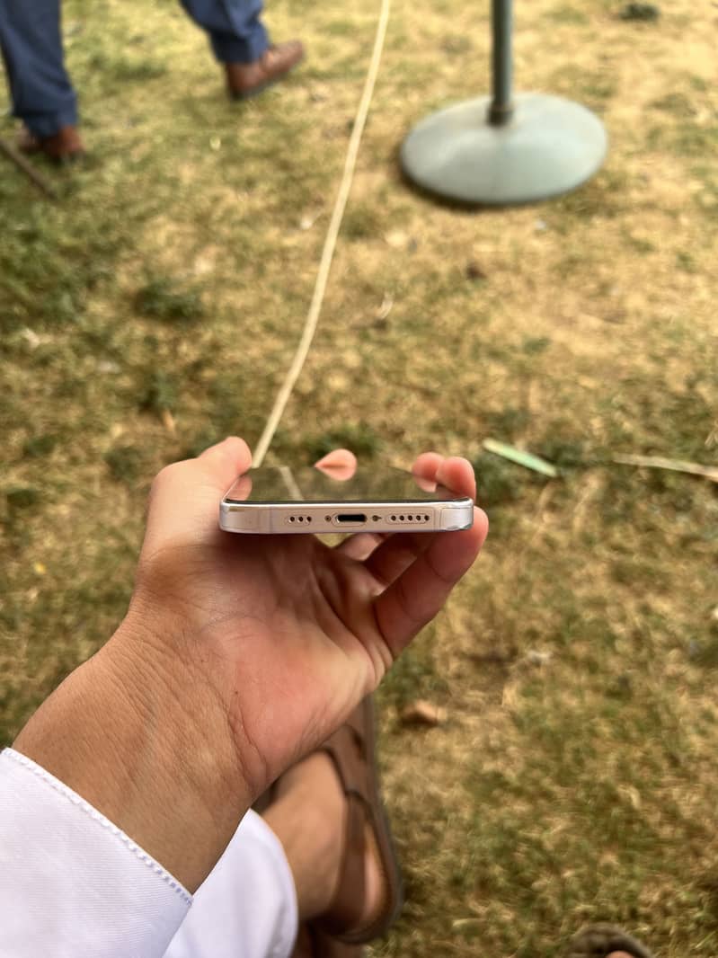 Apple iPhone 14 4