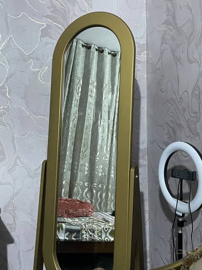 Standing mirror