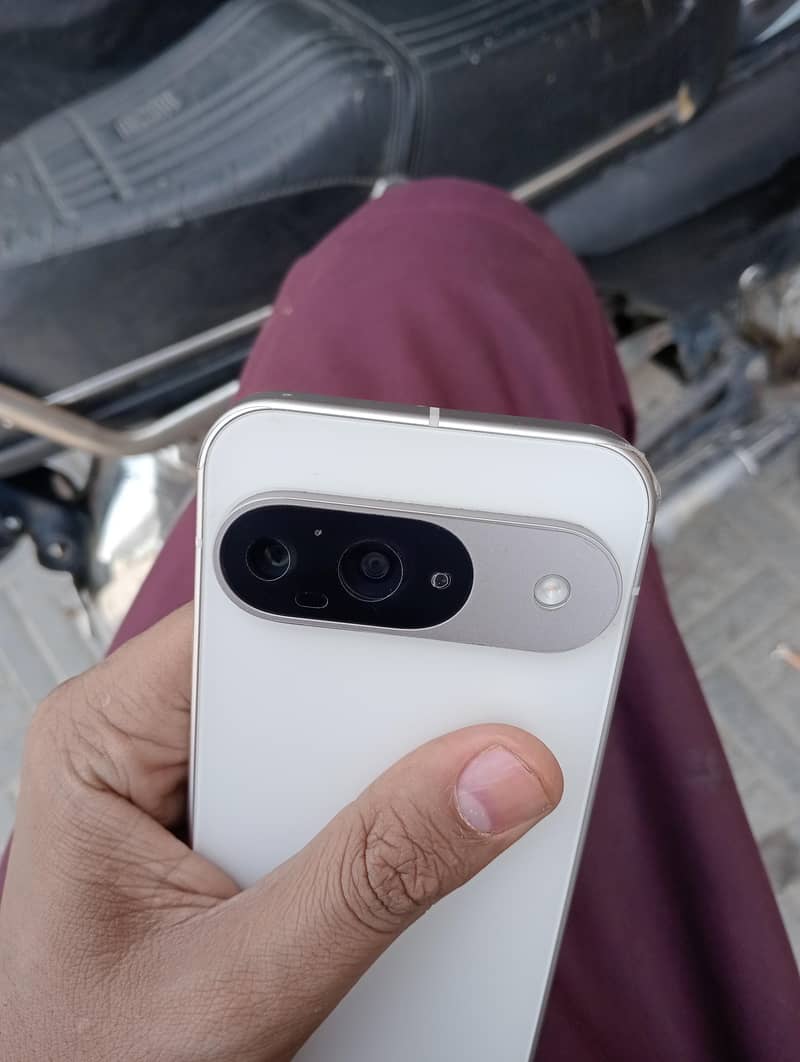 Google Pixel 9 3