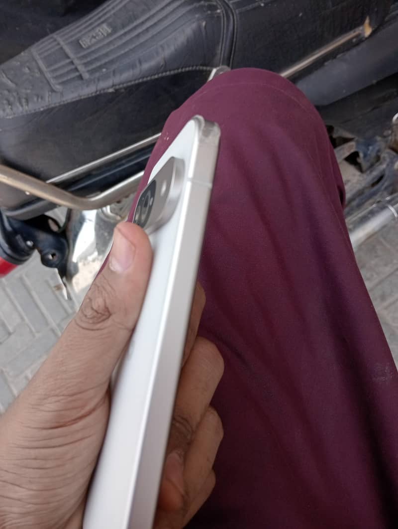 Google Pixel 9 4