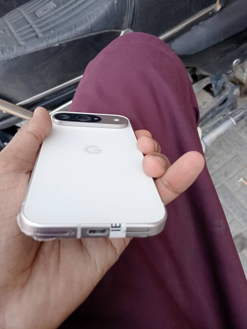 Google Pixel 9 5
