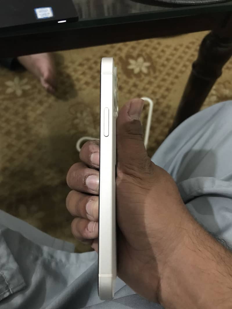 Apple iPhone 12 4