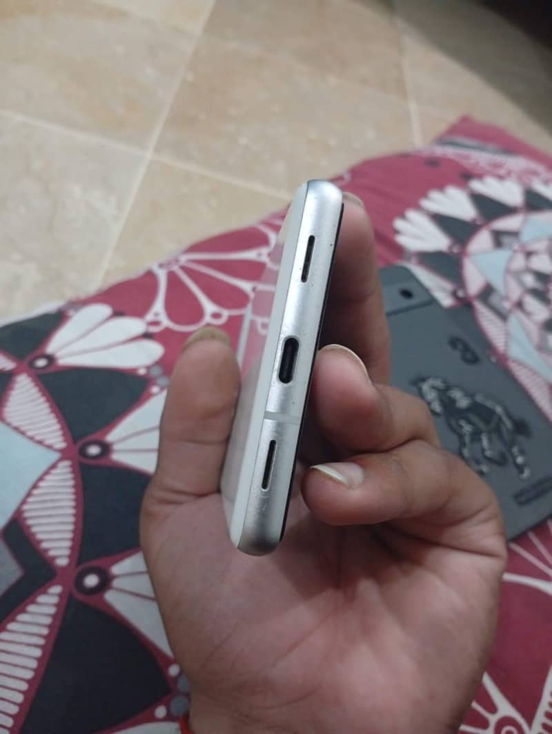 Google Pixel 7a 2