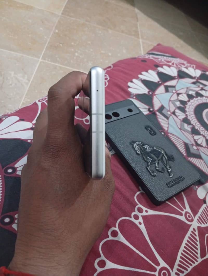 Google Pixel 7a 5