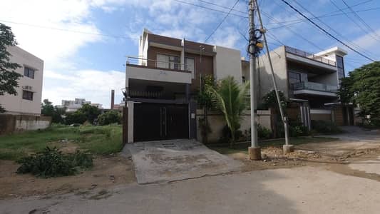 HOUSE 365 SQUARE YARDS DOUBLE STOREY