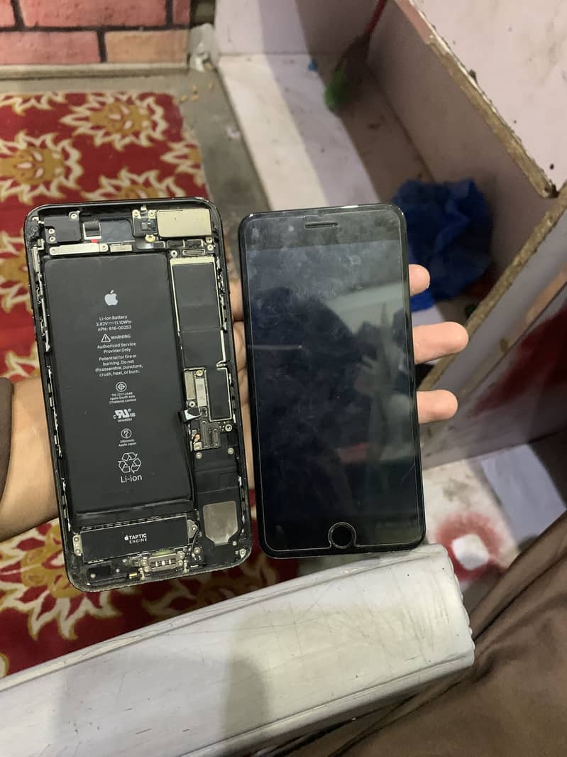 Apple iPhone 7 Plus 0