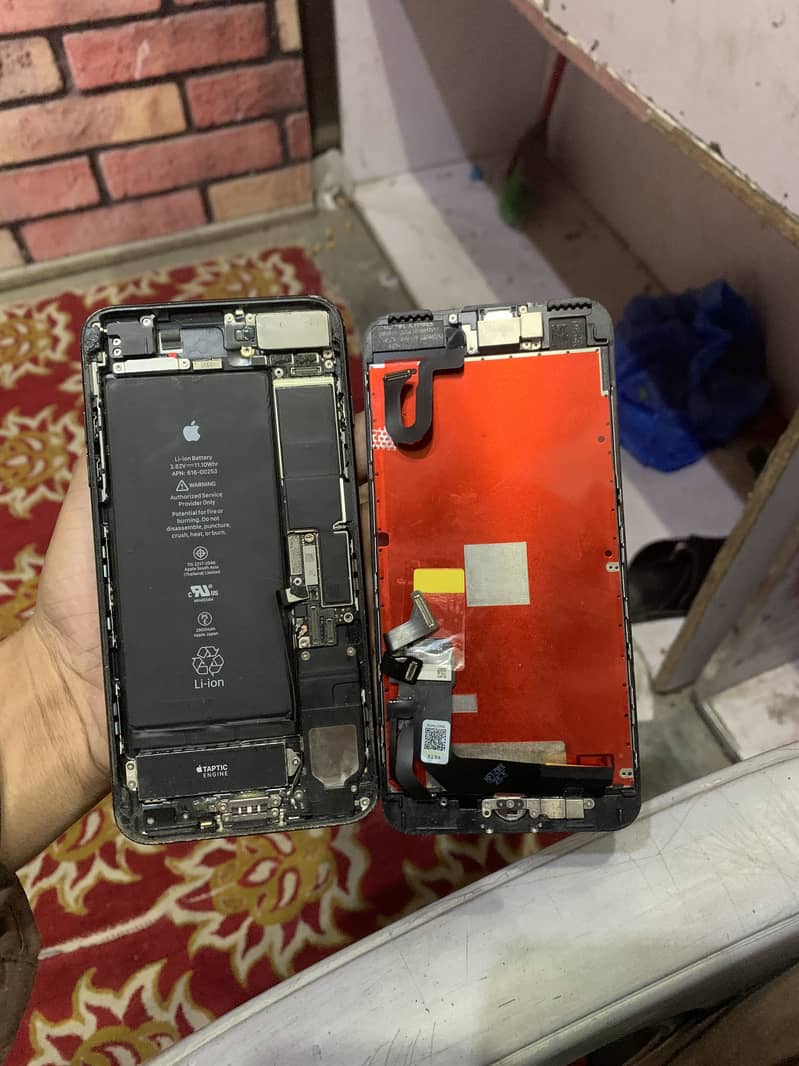 Apple iPhone 7 Plus 1
