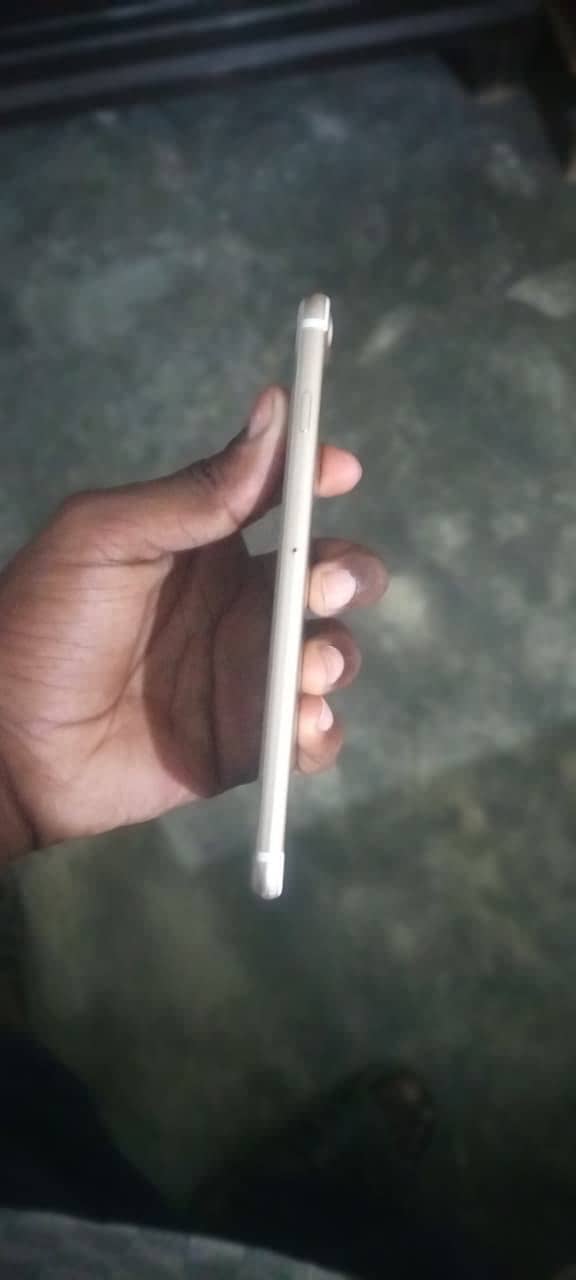 Apple iPhone 7 Plus 0