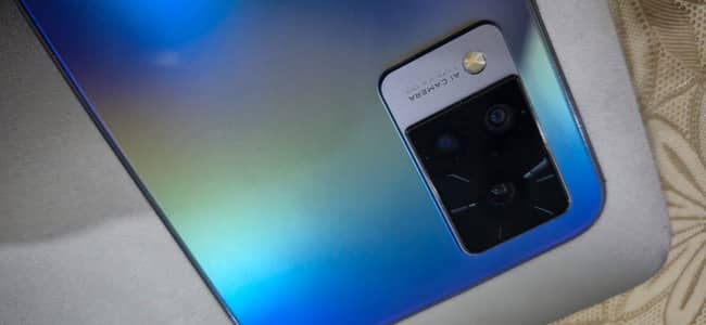 Vivo V21