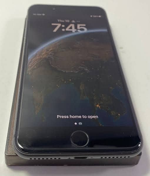 Apple iPhone 8 3
