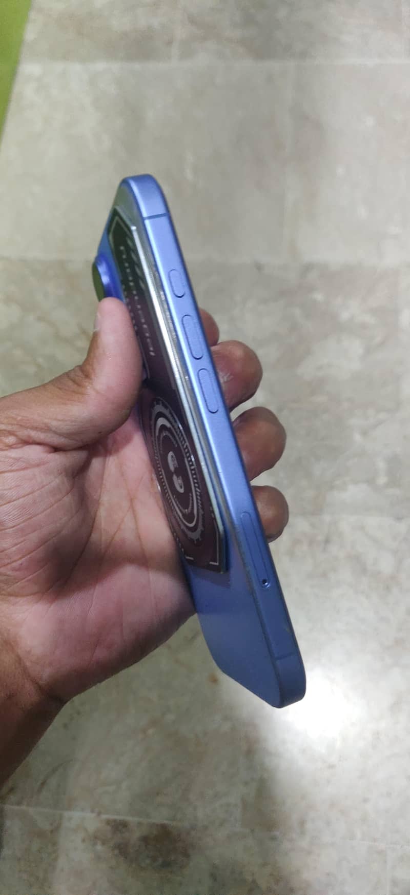 Apple iPhone 16 4